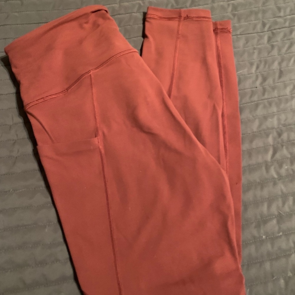 Athleta salutation pocket stash leggings